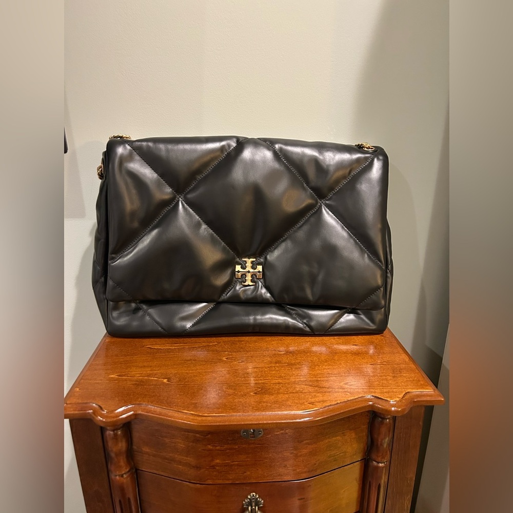 ❌❌ SOLD ❌❌ Tory Burch Oversized Kira Diamond Quilt Shoulder Bag